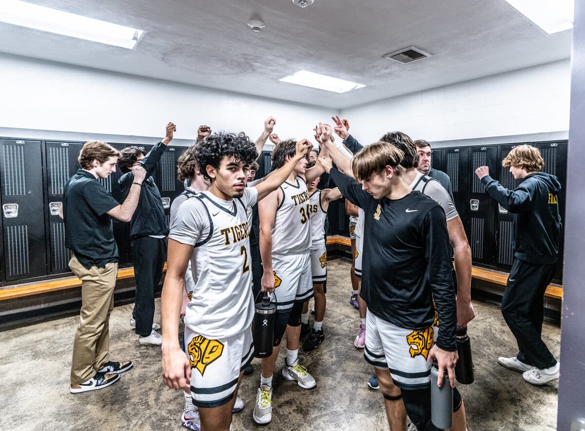 Boys Basketball action photo 4